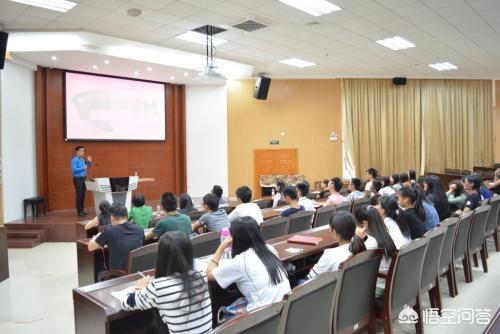 中国十大营销专家
:为什么很多营销大师不自己创业或者加入一个大的平台去展示自己，而是选择上课呢？