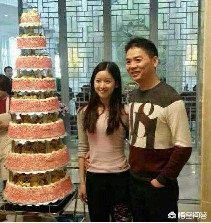 她的营销秘密
:章泽天现在为什么开始营销合照艳压的人设，你觉得她的颜值真的能艳压刘诗诗吗？