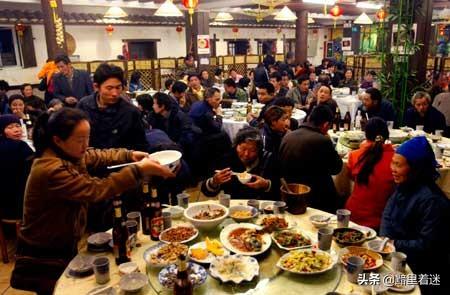 新店营销活动方案
:饭店老店新开，边上都是居民区，有什么好的促销方案？