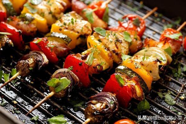 烧烤店怎么做营销
:烧烤作为夏天宵夜必不可少的美食，想开家烧烤店要怎么才能做到更好的营销？