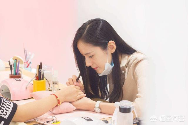 美甲店营销策略
:美甲美妆店怎么做营销和宣传？