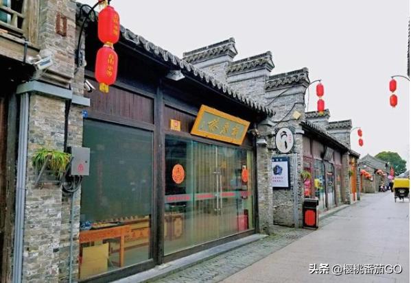 小红书种草营销模式
:想深入了解化妆品流行趋势，品牌发展，营销打法，有什么公众号，社区，app推荐？