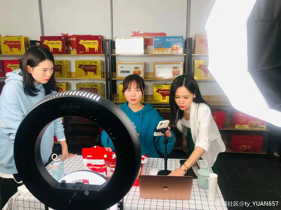 抖音号营销
:吴涵讲新媒体营销：3个诱饵，4大方法
