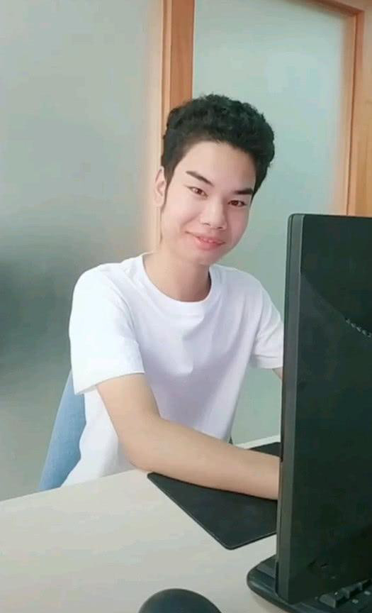 绵阳抖音广告
:“发际线”小吴正式出道, 入驻抖音还接拍广告, 难逃“真香定律”