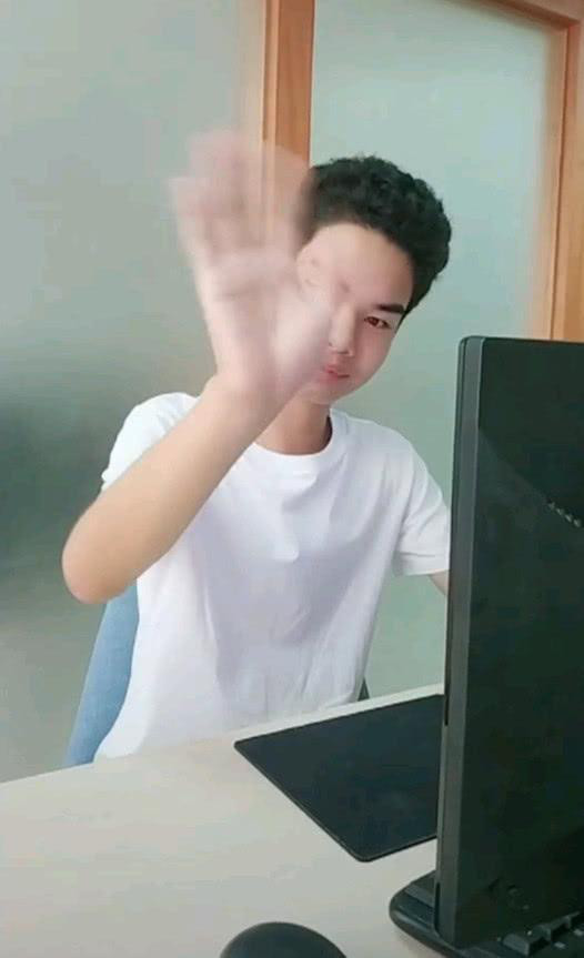 绵阳抖音广告
:“发际线”小吴正式出道, 入驻抖音还接拍广告, 难逃“真香定律”