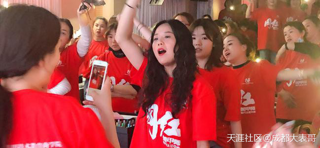 抖音帮上热门有用吗
:揭秘网红培训的套路