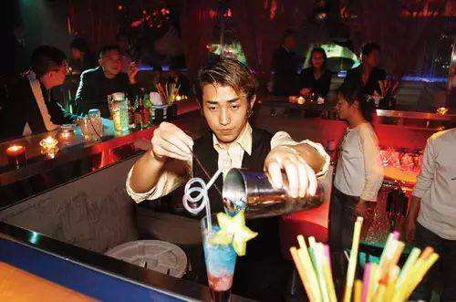 酒吧营销是做什么的(酒吧营销是做什么的个子矮能去上班吗)