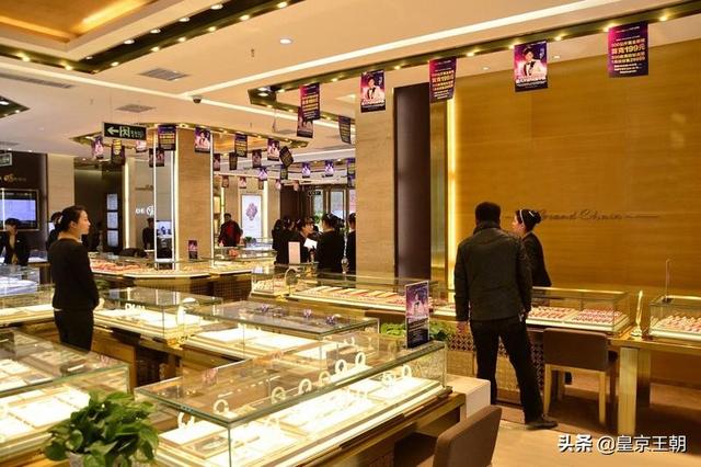 珠宝店开业营销活动方案
:珠宝店铺如何策划节日珠宝营销？